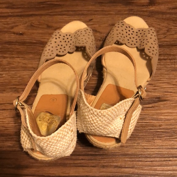 Tan wedge espadrilles with sueded eyelet open toe and ankle buckle - Picture 5 of 17